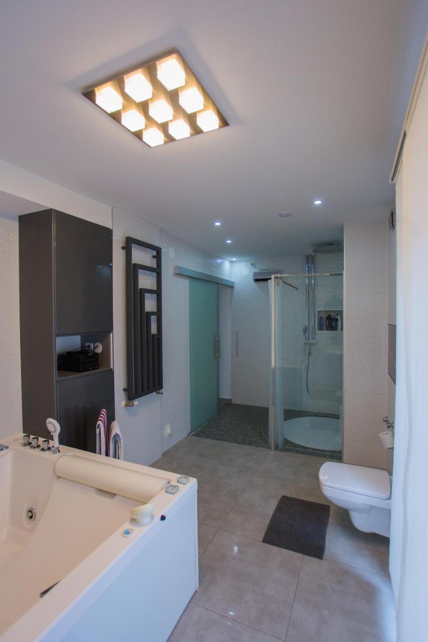 Plaza: Private Retreat With Luxury Amenities * Slavonski Brod