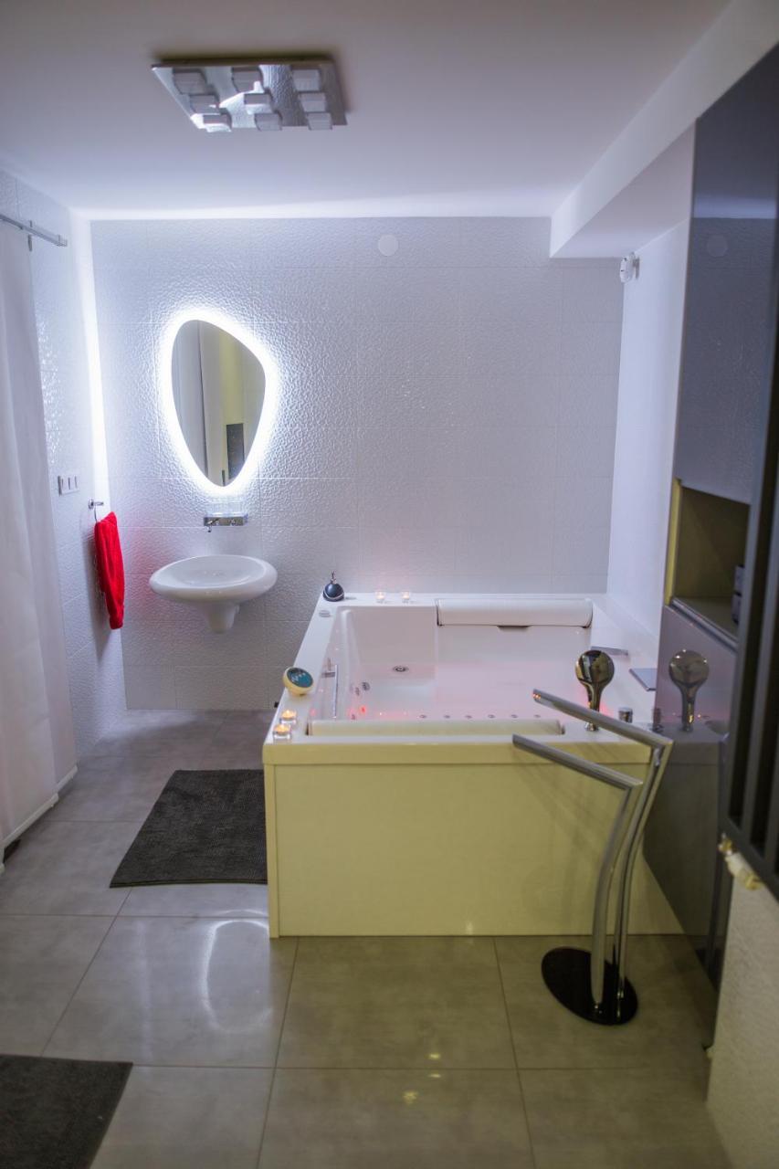 Apartment Plaza: Private Retreat With Luxury Amenities *