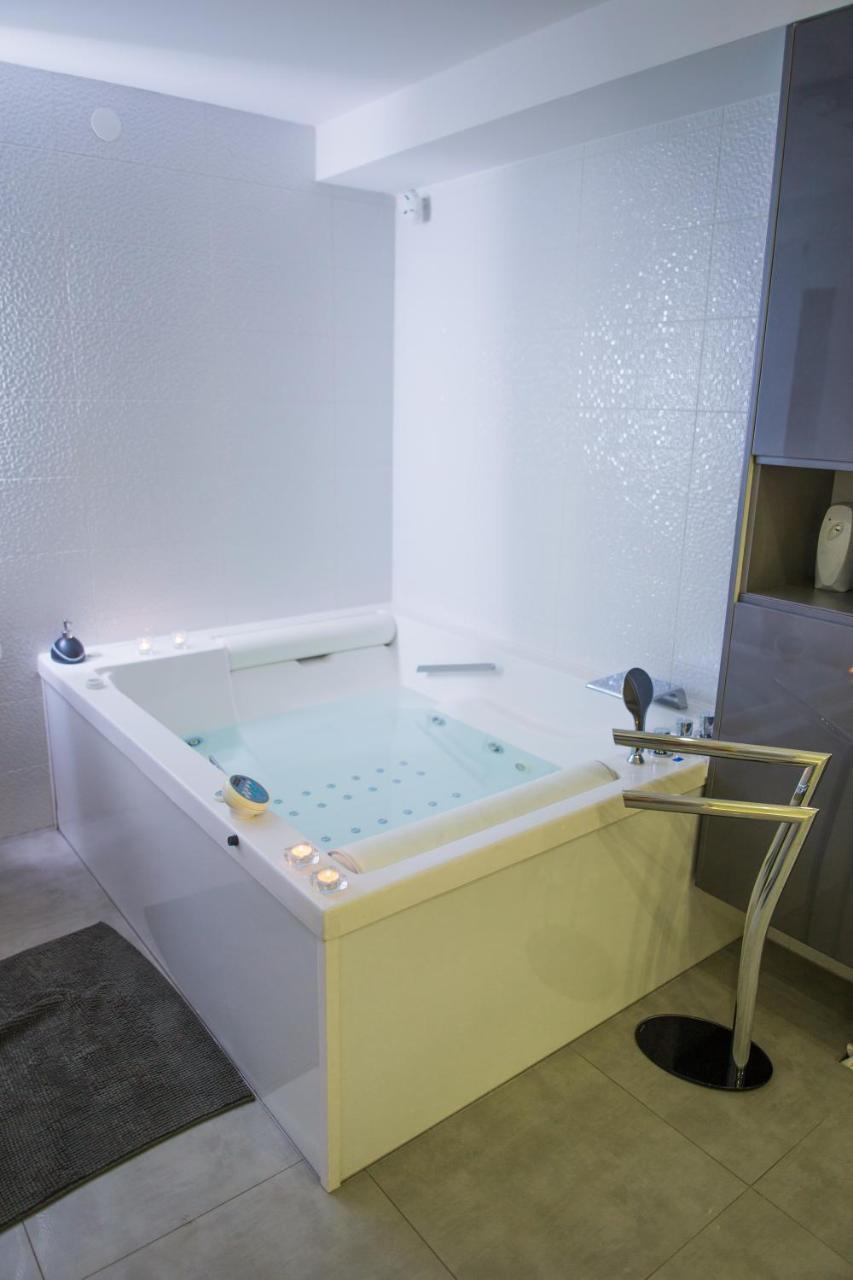 Plaza: Private Retreat With Luxury Amenities Apartment Slavonski Brod