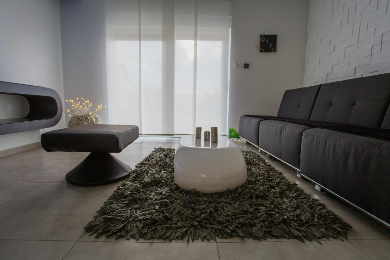 Apartment Plaza: Private Retreat With Luxury Amenities