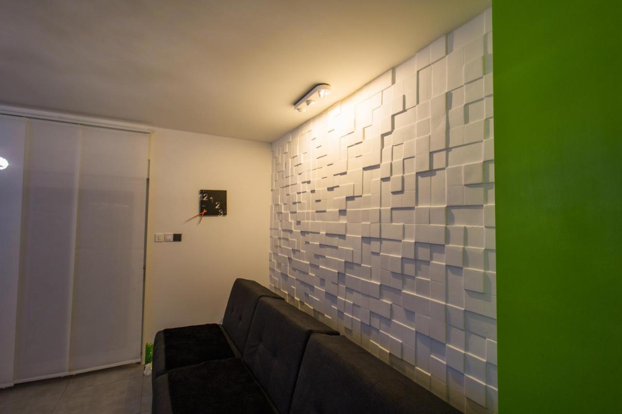 Plaza: Private Retreat With Luxury Amenities Apartment