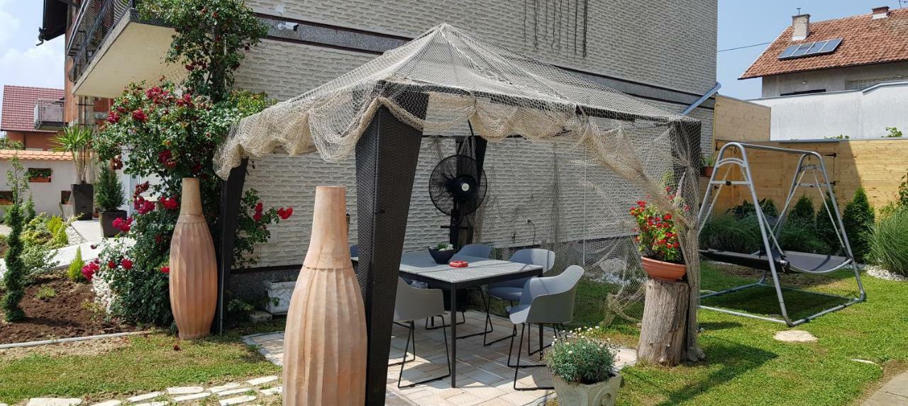 Plaza: Private Retreat With Luxury Amenities * Slavonski Brod